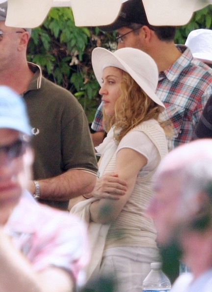 20100729-madonna-on-the-set-upcoming-movie-we-cannes-france-11.jpg